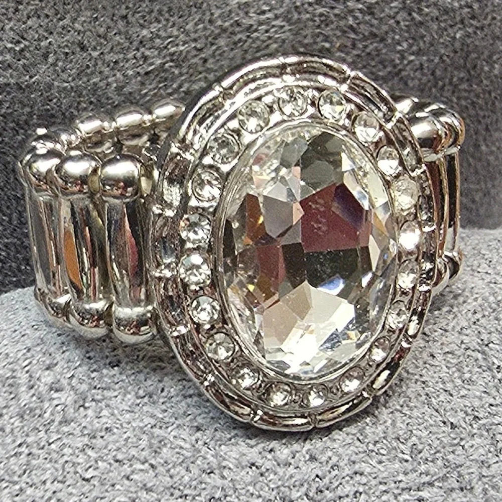New Oval Clear Rhinestone Stretch Band Ring Silver Tone Statement Cocktail Halo